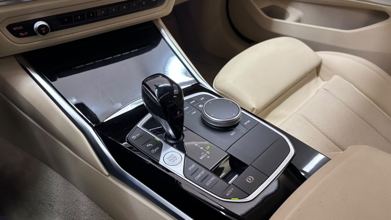 BMW 320i 16